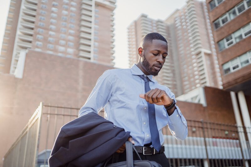 What Color Tie Goes with a Blue Shirt?