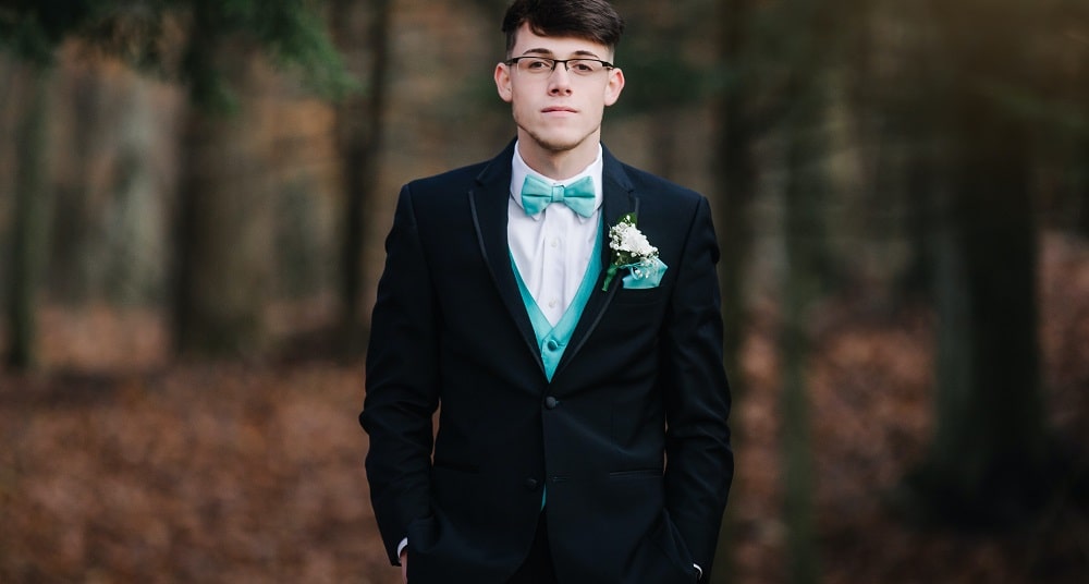 Should Guys Wear A Tux Or Suit For Prom?
